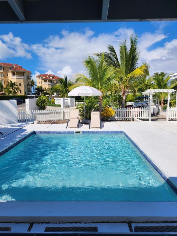 Отель The Tides, Grace Bay The Bight Settlements Экстерьер фото